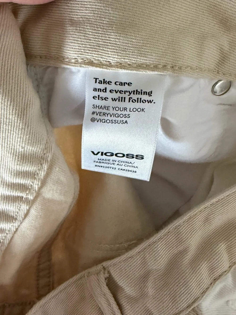 Vigoss Jett Straight Two-Tone Jeans in Cream & White - Picture 9 of 13